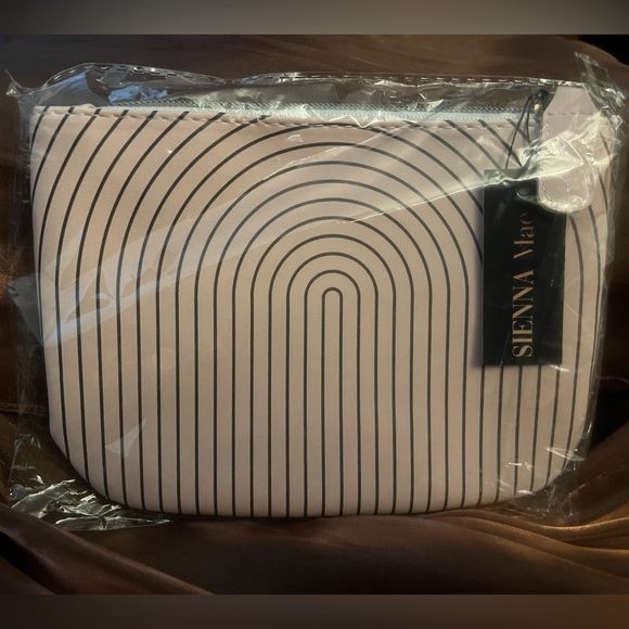 Sienna Mae makeup pouch. Brand new in plastic! - Picture 2 of 5